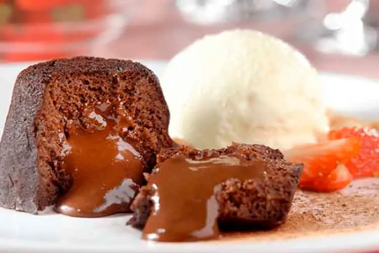 3 Deliciosas Receitas Sem Lactose para os Apaixonados por Chocolate 3 Petit Gâteau Sem Lactose