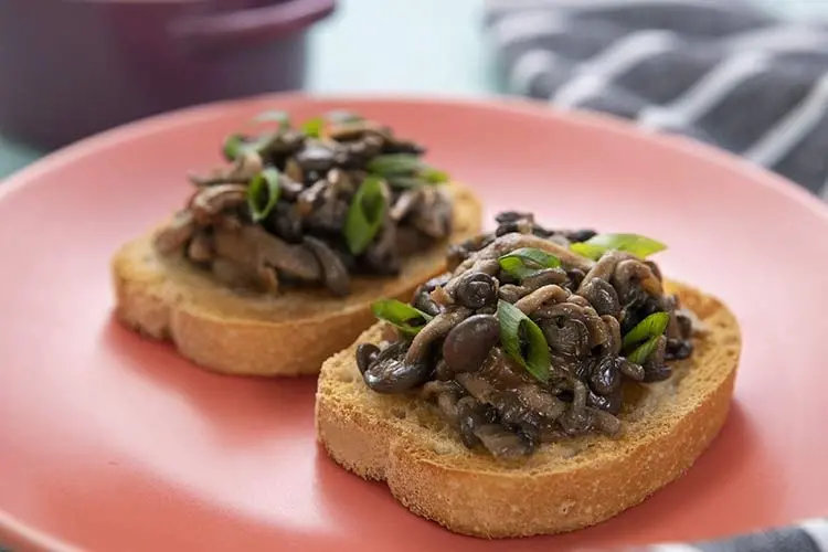 Companhia Wickbold sugere 2 Receitas para a Páscoa: Toast de shimeji e Bolo de Brigadeiro de Pote 2 Receitas para a Páscoa