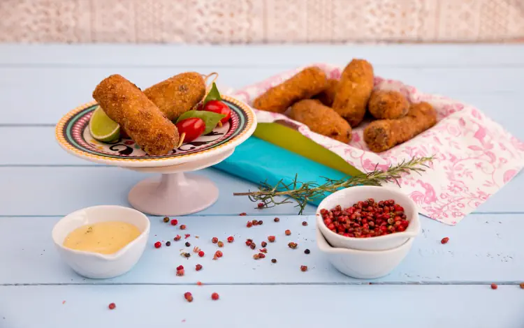 Boteco em casa: Receita de 3 Petiscos Irresistíveis. Coxinha de aipim Bolinho de Bacalhau e Croquete de Carne 3 Receita de 3 Petiscos Irresistíveis