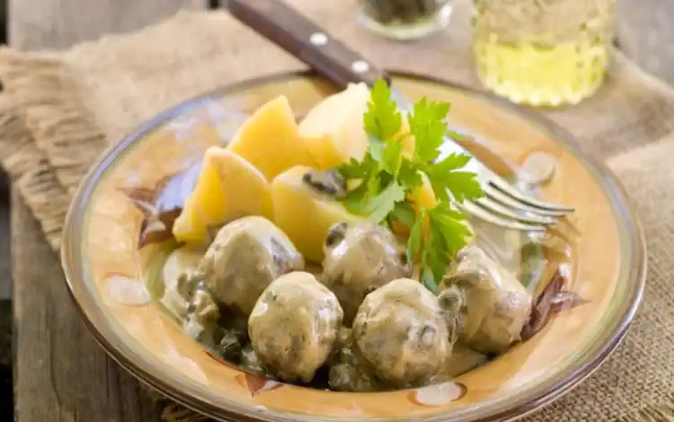 Confira 9 Receitas Nacionais e Internacionais para fazer Durante a Copa do Mundo 6 Königsberger Klöpse (Almôndegas alemã)