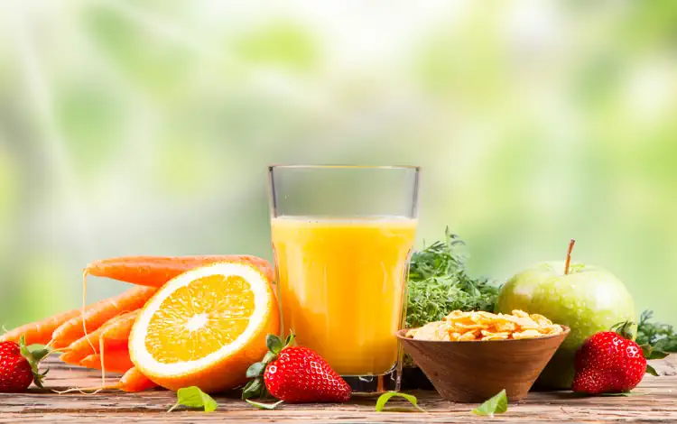 Skincare de beber: Mallory dá 4 Dicas de Sucos e Vitaminas rápidas que auxiliam na saúde da pele 4 Dicas de Sucos e Vitaminas