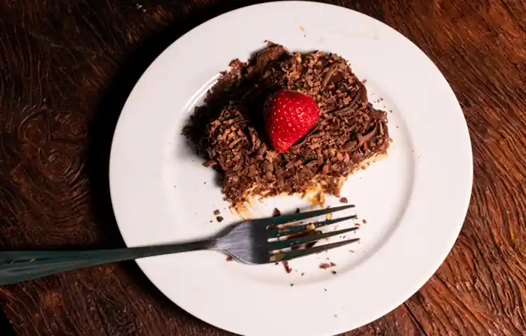 Receita de Ovo de Chocolate na Travessa 'desconstruído' para servir gelado na Páscoa 2 Ovo de Chocolate na Travessa