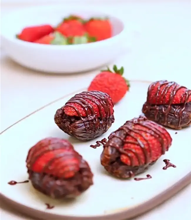 Como fazer Docinho de Tâmara com Morango e Creme Proteico 2 Docinho de Tâmara com Morango