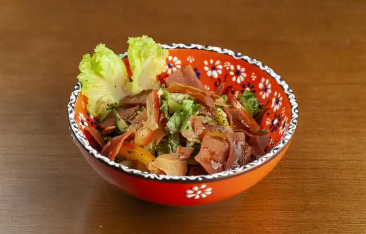 Explosão de Sabores no Churrasco: 3 Saladas Árabes dão um toque especial às carnes grelhadas!" 2 Saladas Árabes