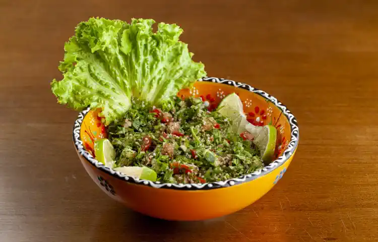 Explosão de Sabores no Churrasco: 3 Saladas Árabes dão um toque especial às carnes grelhadas!" 3 Saladas Árabes