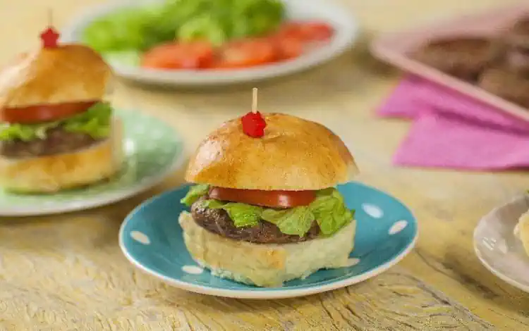 Dia do Hambúrguer: Gastrônoma ensina 6 Receitas Artesanais para Preparar em Casa 4 Receitas Artesanais Caseiras