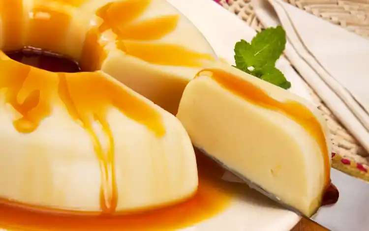 2 Receitas Adoçadas com Mel: Queijo Brie Brûlée e Pudim de Ricota 3 Receitas Adoçadas com Mel