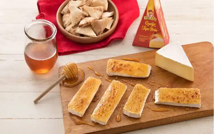 2 Receitas Adoçadas com Mel: Queijo Brie Brûlée e Pudim de Ricota 2 Receitas Adoçadas com Mel