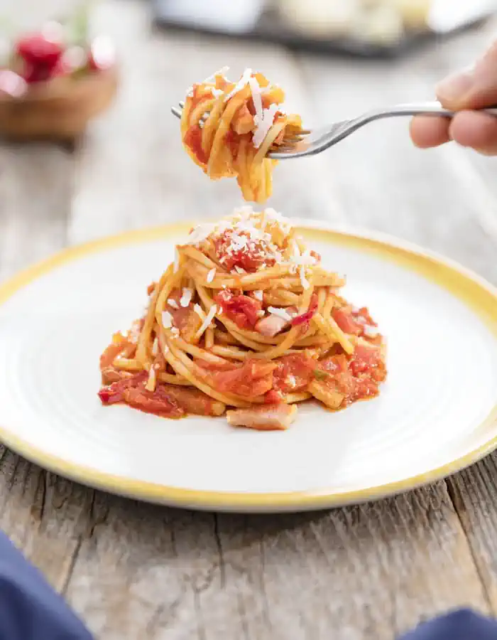 Spaghetti all’Amatriciana com Frango e Manjericão 2 Spaghetti all’Amatriciana com Frango e Manjericão