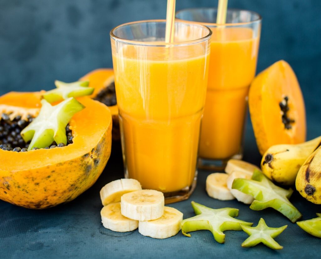Bebidas de Verão: Descubra os Benefícios da Hidratação e 7 receitas de sucos e shakes funcionais 7 Bebidas de verão