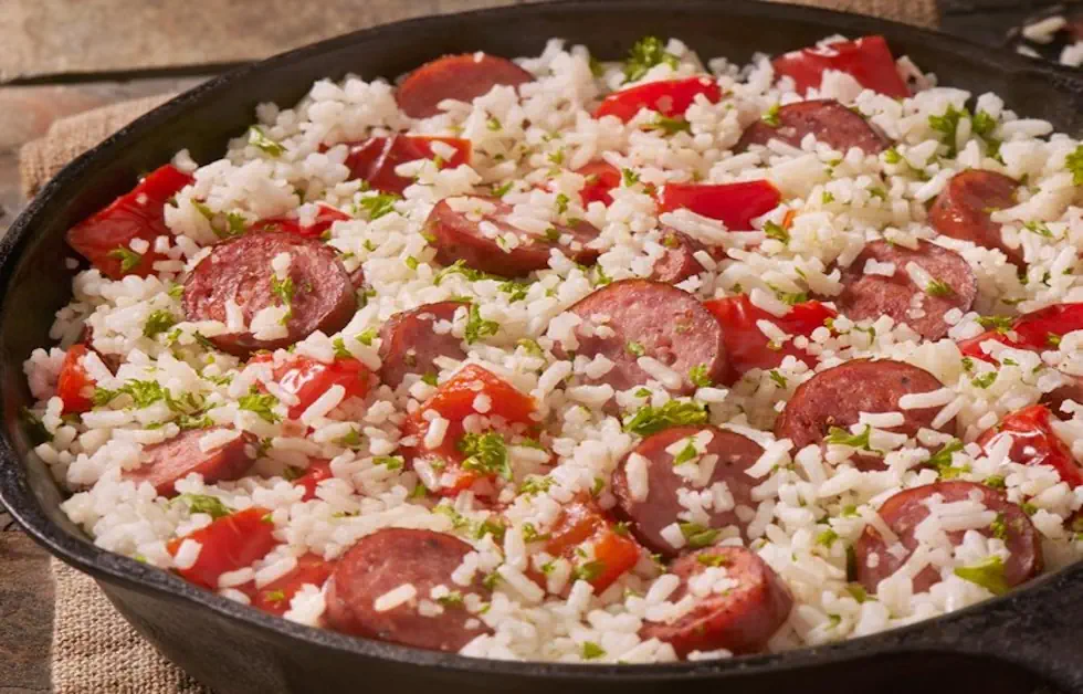 🍚 Arroz com Calabresa na Panela de Pressão: Rápido, Saboroso e Econômico 2 Arroz com Calabresa na Panela de Pressão