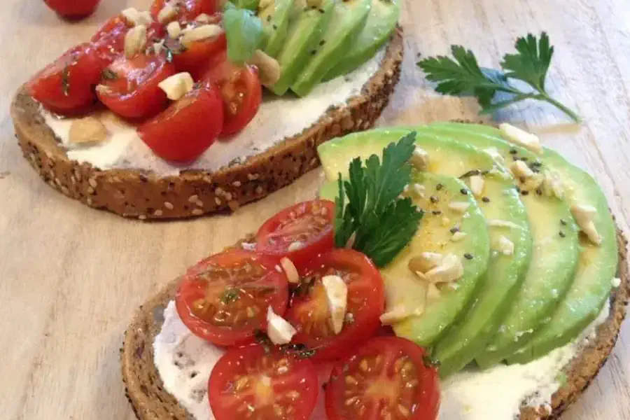 🥑 Bruschetta de Abacate e Tomate: Uma Explosão de Sabores Fitness 3 Bruschetta de Abacate e Tomate
