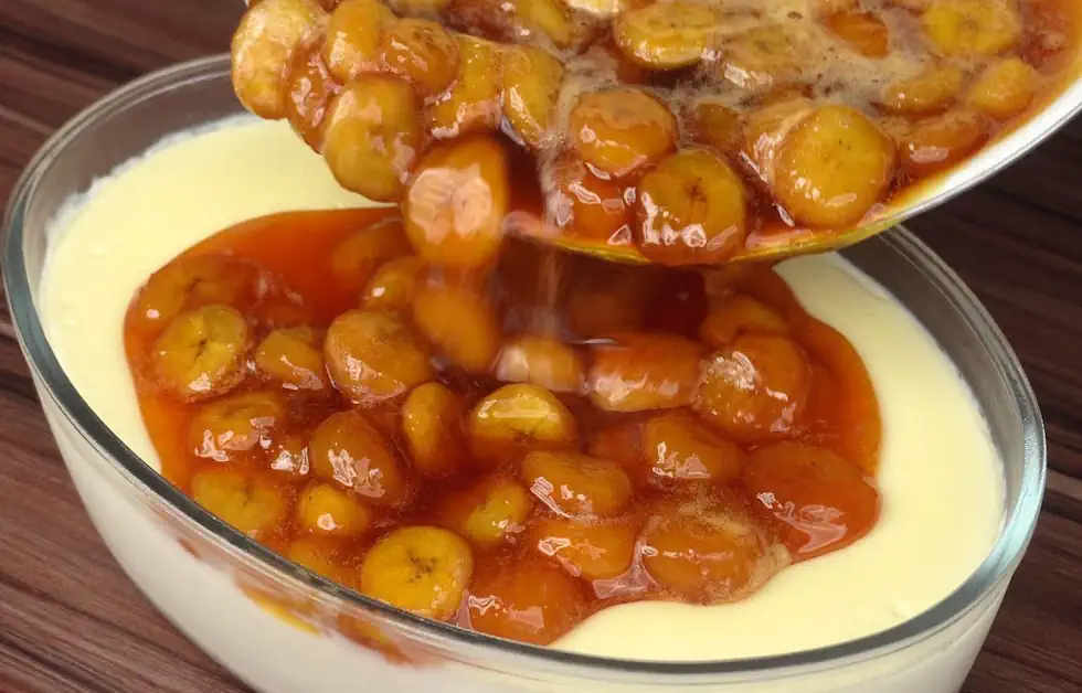 🍌 Travessa de Banana Gelada: A Sobremesa Cremosa que Vai Te Conquistar! 2 Travessa de Banana Gelada